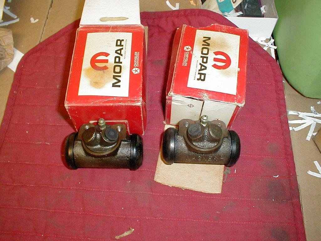 NOS Mopar Front Wheel Cylinders 19607 A Body W/ 9 Inch Brakes Hiltop