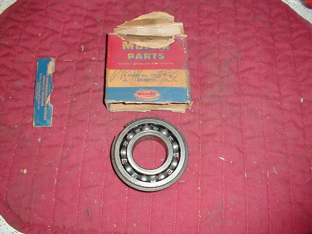 NOS Mopar Transmission Main Drive Pinion Bearing 195569 3 Speed Manual